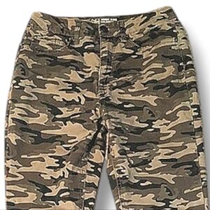 Jr Pull On High Rise Skinny Camo Pants in size 5